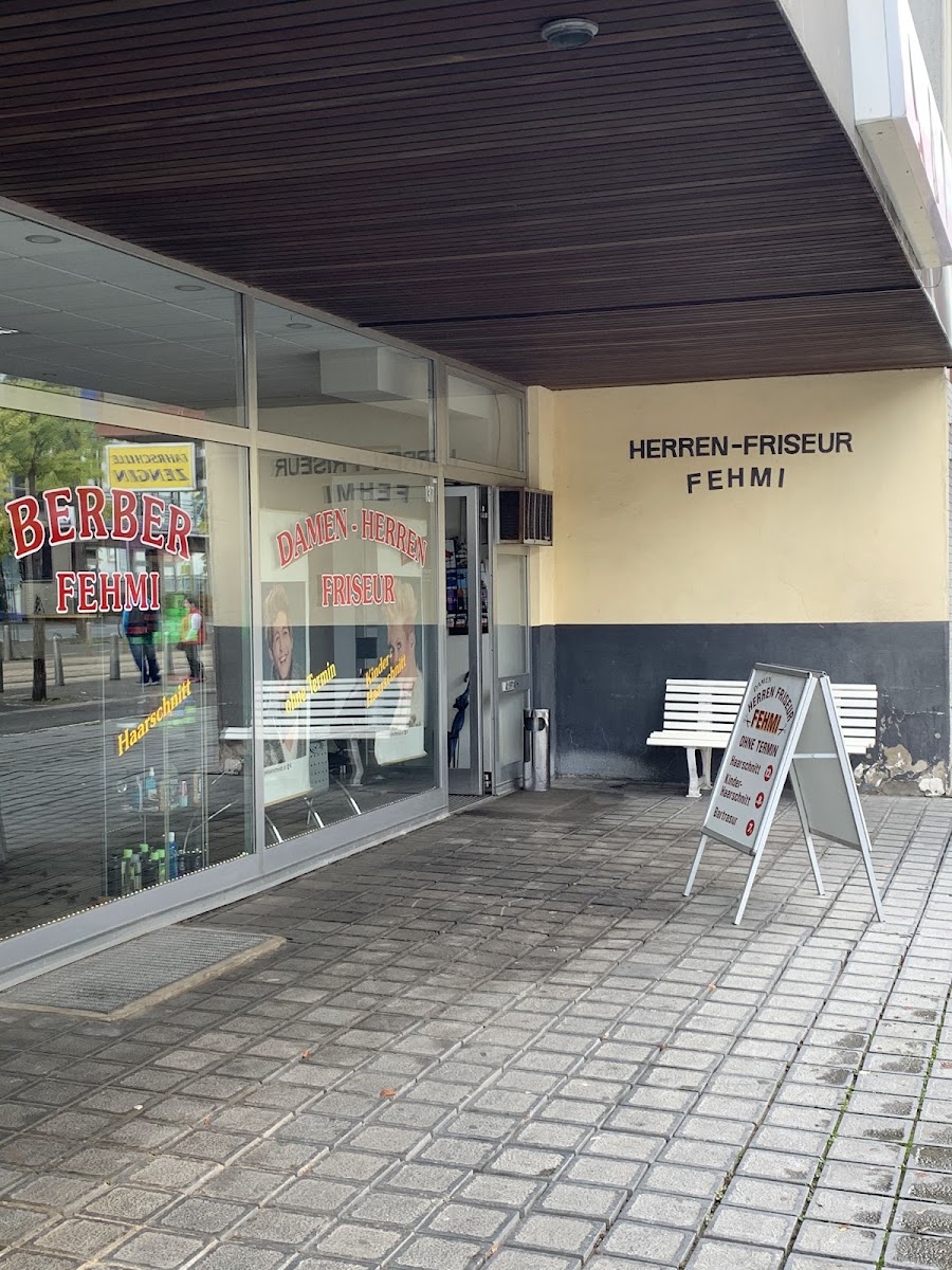 Eingang Herren-Friseur Fehmi, Hauptstraße 137